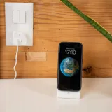 spacecase-wireless-charger-magcharge-wm2w-white-prad-wyjsciowy-2000-ma