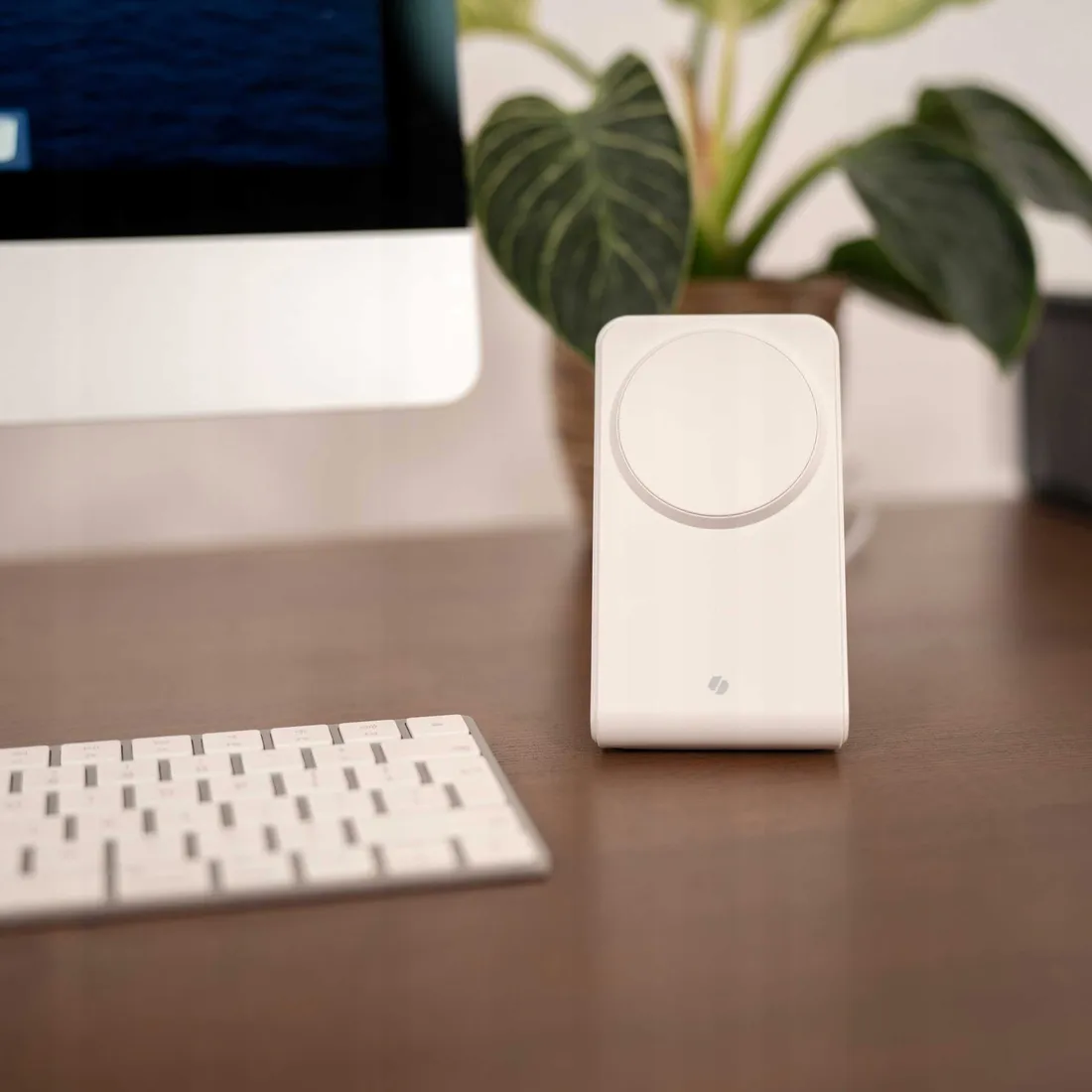 spacecase-wireless-charger-magcharge-wm2w-white