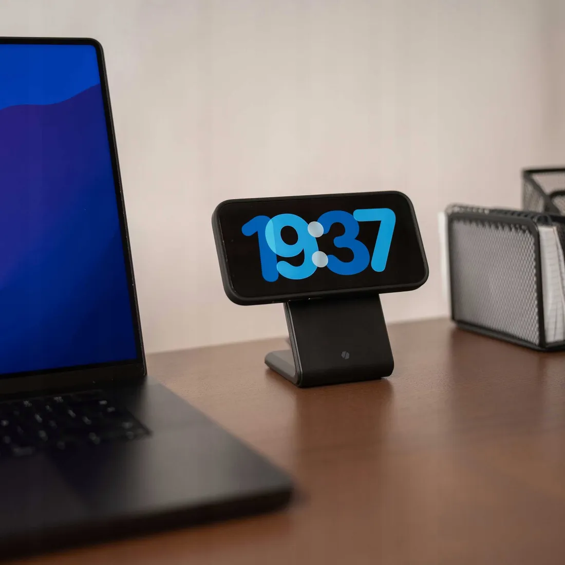 spacecase-wireless-charger-magcharge-wm2b-black