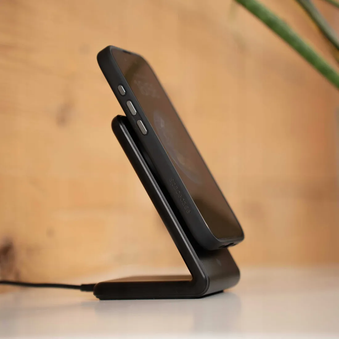 spacecase-wireless-charger-magcharge-wm2b-black