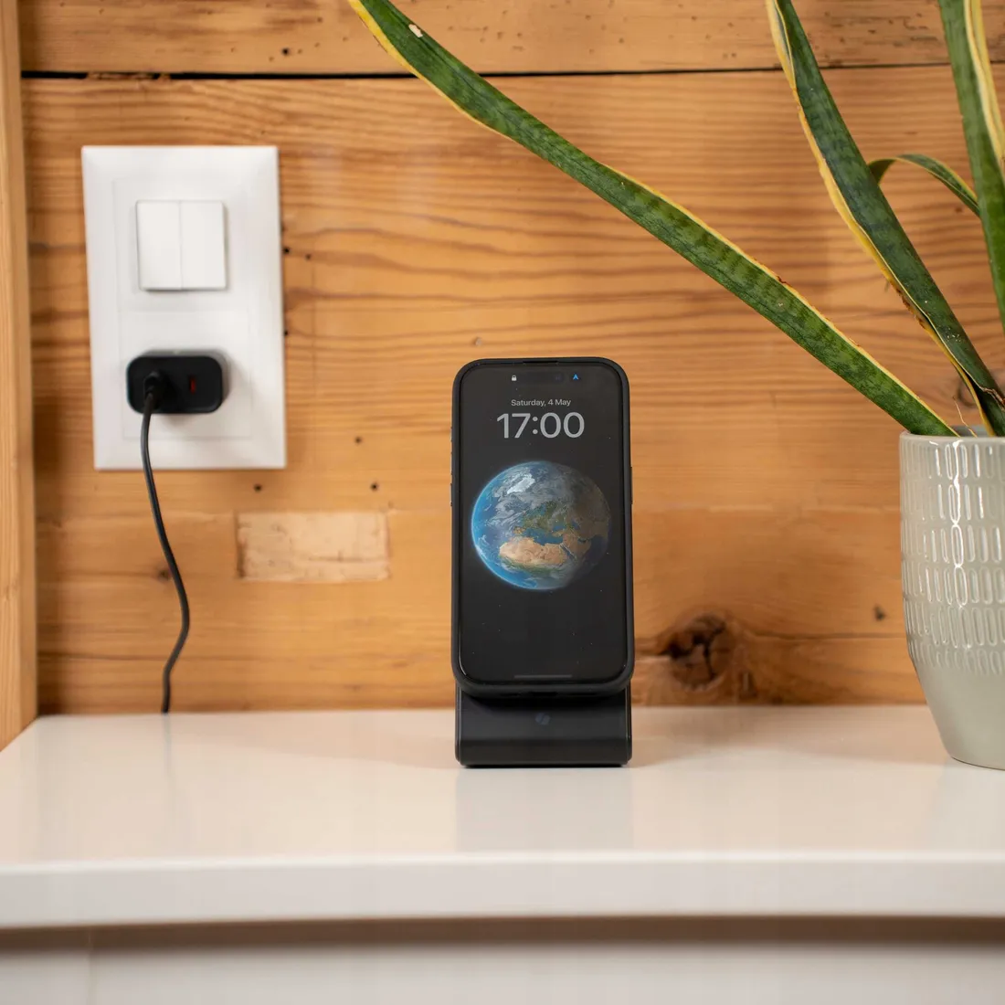 spacecase-wireless-charger-magcharge-wm2b-black