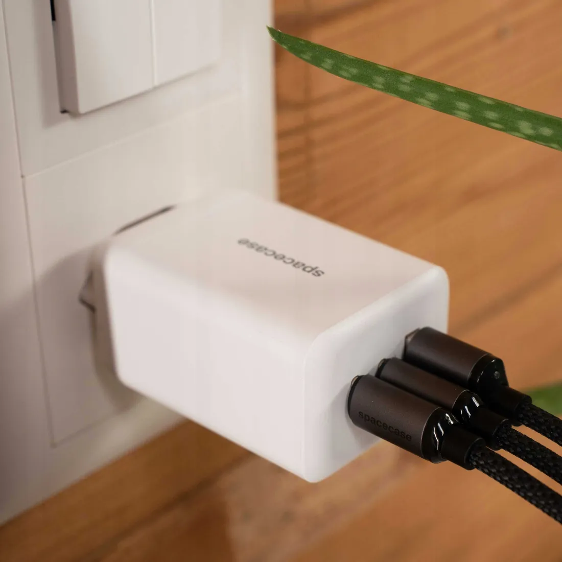 spacecase-usb-charger-65w-gan-sc009w-white