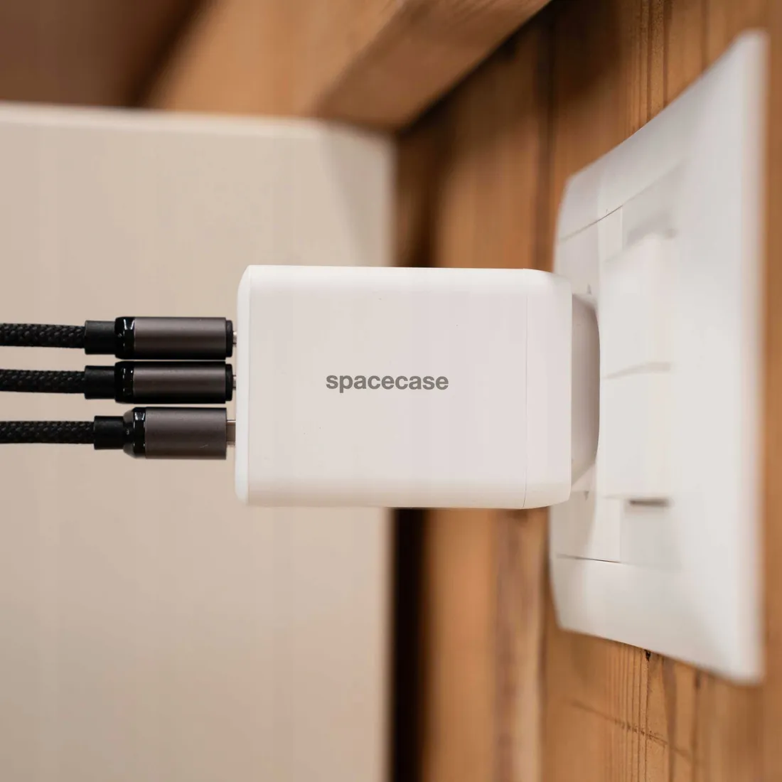 spacecase-usb-charger-65w-gan-sc009w-white