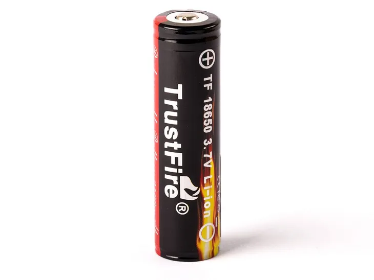 trustfire-akumulator-18650-2400mah-3-7v-chroniony-pcb-certyfikat-ce