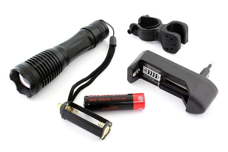 latarka-led-cree-xml-t6-z-zoom-stan-nowy