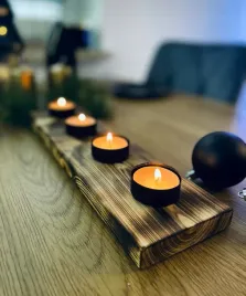 swiecznik-tealight-loft-drewniany-na-4-swieczki-drewno-metal-czarny-plaski
