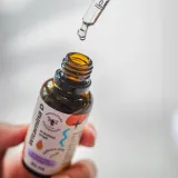 witamina-d-dla-doroslych-w-kropelkach-30ml-marka-manufaktura-rodziny-sadowskich