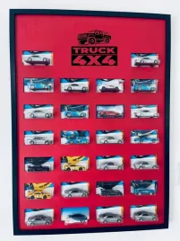 ramka-polka-do-modeli-hot-wheels-main-duze-logo-na-26-modeli