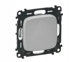 wylacznik-pojedynczy-klasyczny-podtynkowy-legrand-aluminium-755802