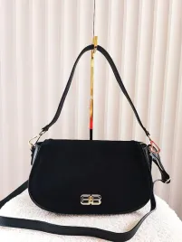 massimo-contti-torebka-listonoszka-czarna-skorzana-z-zamszowa-klapka