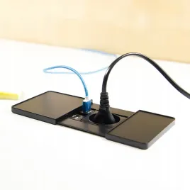 gniazdo-blatowe-versapad-asa-plastici-230v-2xusb-czarny-mat