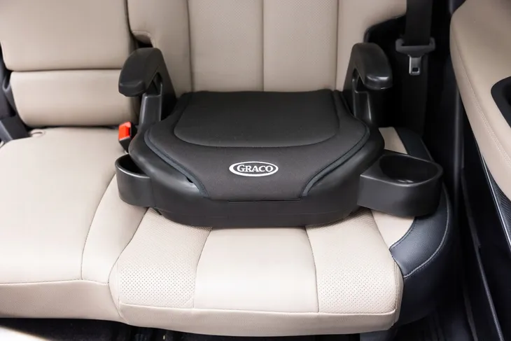 graco-fotelik-samochodowy-booster-basic-r129-hunter-glebokosc-produktu-42-5-cm