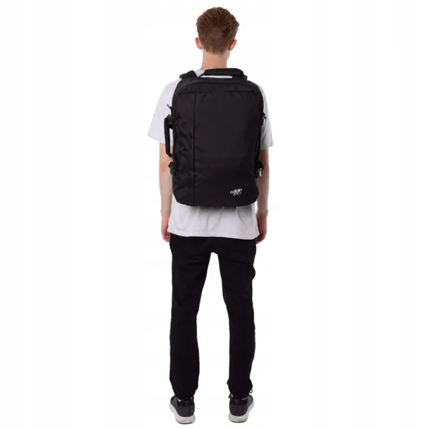 plecak-kabinowy-cabinzero-classic-44l-absolute-black-liczba-komor-1
