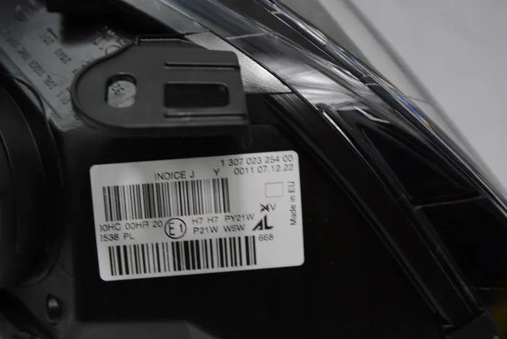 reflektor-lewy-renault-megane-gt-waga-z-opakowaniem-6-kg