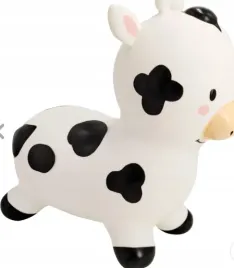 big-steps-skaczaca-krowa-czarno-biala