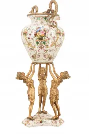 porcelanowa-amfora-trzy-nimfy-puchar-waza-porcelana-braz-ozdoba