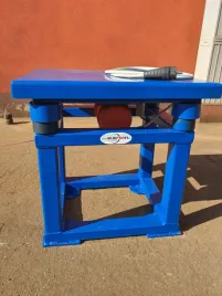 stol-wibracyjny-z-elektrowibratorem-karkon-50x50-producent