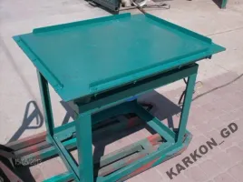 stol-wibracyjny-z-elektrowibratorem-karkon-120-cm-producent