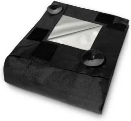 roleta-zaciemniajaca-z-przyssawkami-130-x-200-blackout-odbijajaca-swiatlo