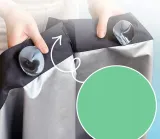 roleta-zaciemniajaca-z-przyssawkami-130-x-200-blackout-odbijajaca-swiatlo-szerokosc-produktu-130-cm