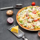 noz-do-pizzy-stalowy-okragly-21-cm-stan-nowy
