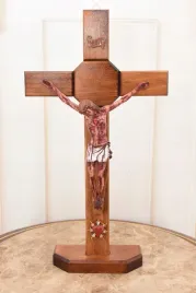 jezus-na-krzyzu-stojacy-krzyz-pasyjny-42-cm-serce-jezusa-biblia-religia
