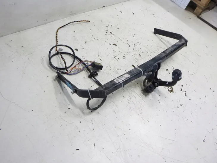 hak-holowniczy-staly-vw-golf-v-stan-nowy-numer-katalogowy-producenta-518500