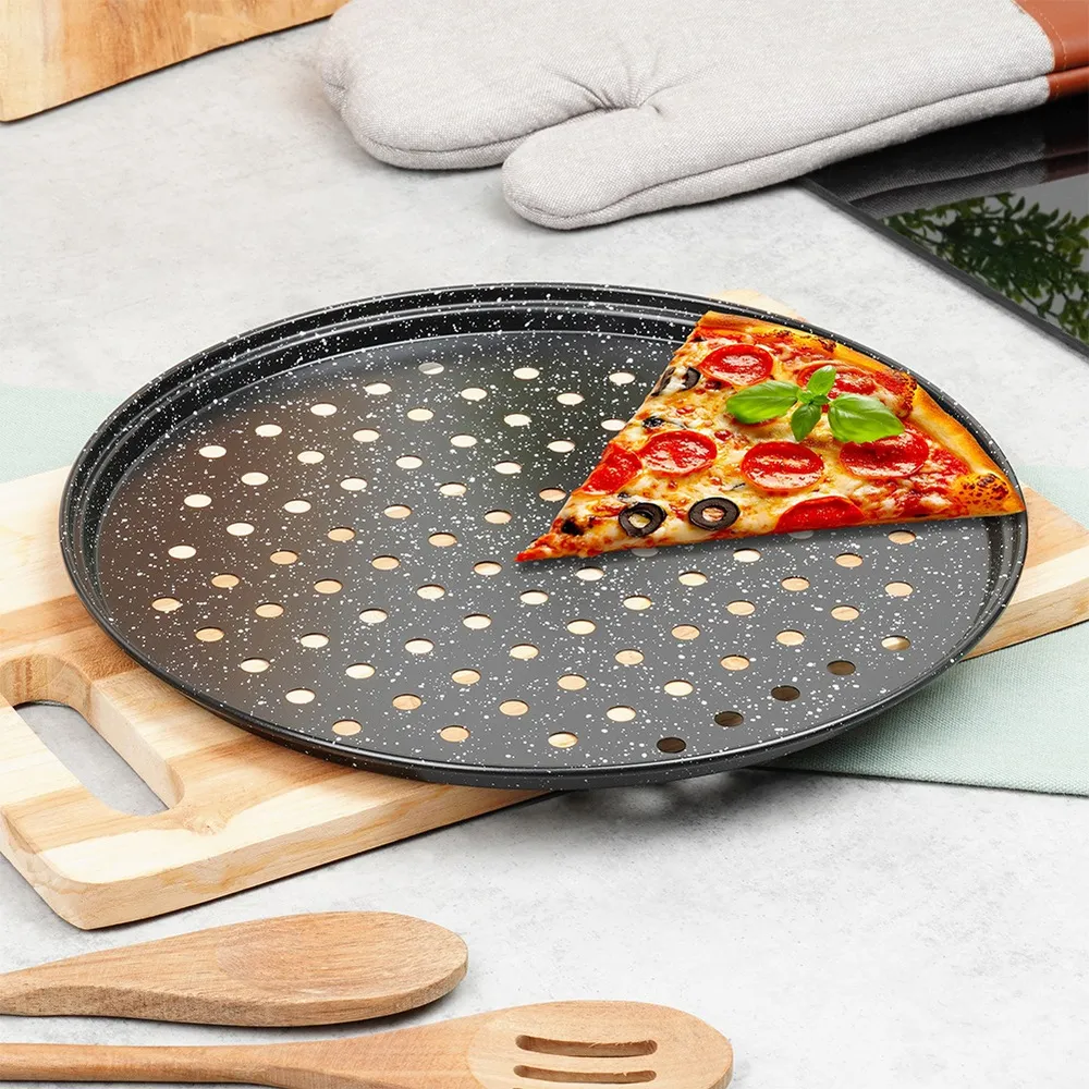 forma-do-pizzy-granitowa-perforowana-28-cm