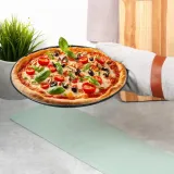 forma-do-pizzy-granitowa-perforowana-28-cm-wysokosc-1-5-cm