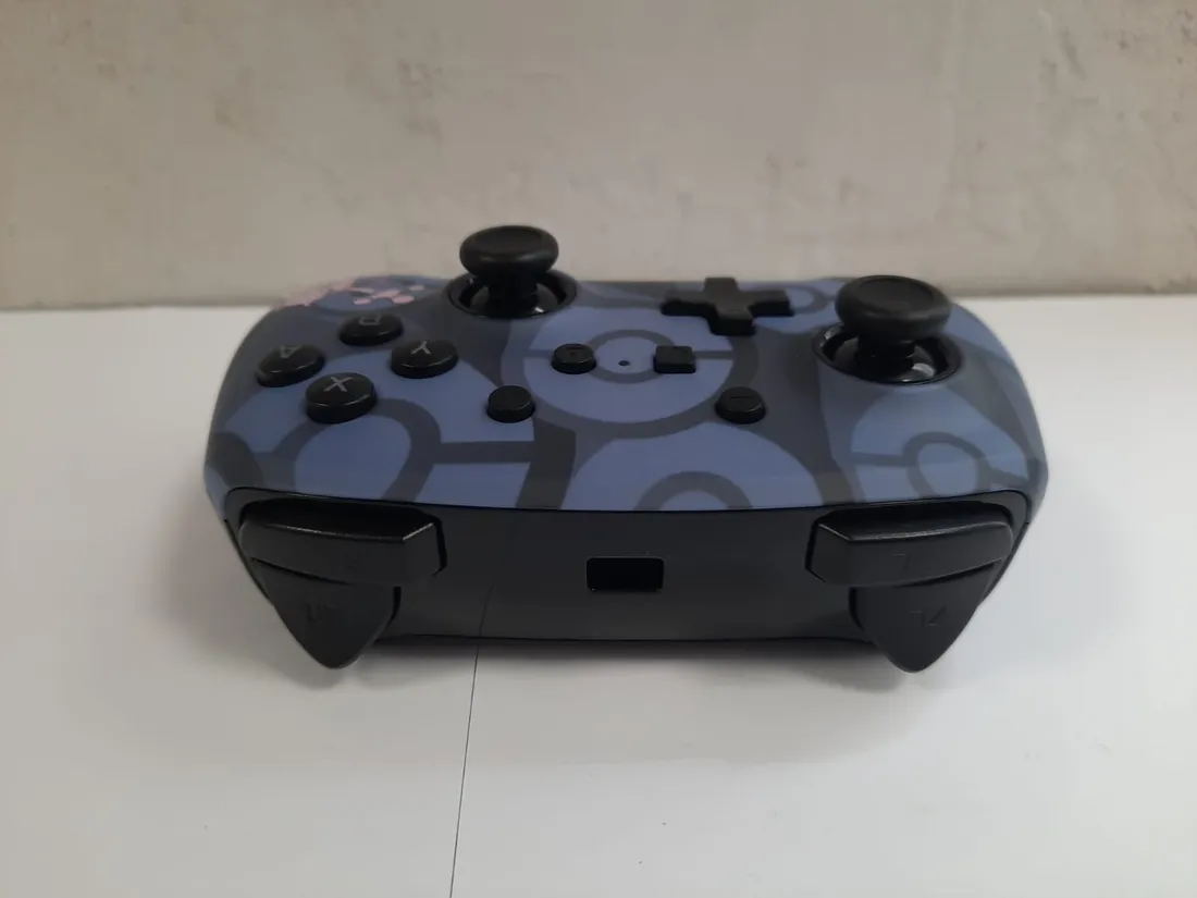 pad-powera-przewodowy-mewtwo-do-switch