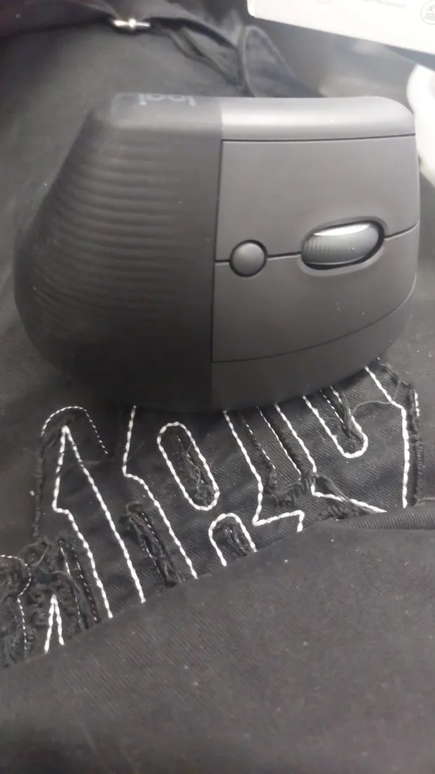 mysz-logitech-lift-bluetooth-graphite