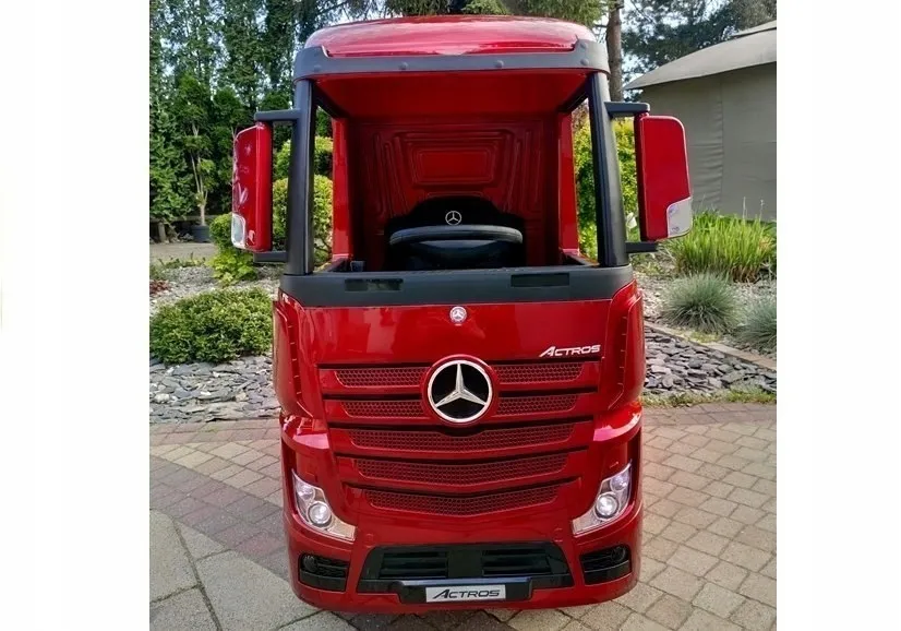 samochod-mercedes-czerwony