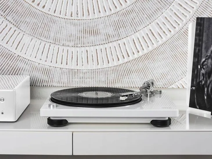 gramofon-denon-dp-400-bialy-glebokosc-produktu-34-2-cm