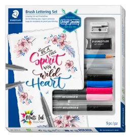 zestaw-brush-lettering-pisaki-olowek-gumka-temperowka-staedtler