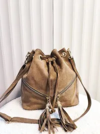 laura-biaggi-torebka-worek-zamszowa-bezowa-fredzle-zip