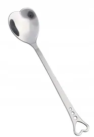 metalowa-lyzeczka-w-ksztalcie-serca-lyzka