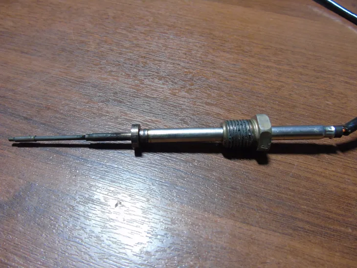 czujnik-temp-spalin-db-w205-15-13-mercedes-benz-a0009054409-jakosc-czesci-zgodnie-z-gvo-o-oryginal-z-logo-producenta-samochodu-oe