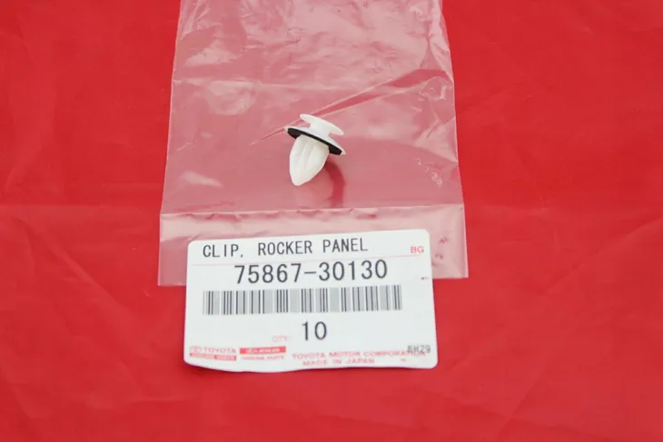 spinka-tapicerki-toyota-auris-06-toyota-7586730130-producent-czesci-toyota-oe
