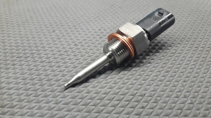 czujnik-temp-spalin-db-w205-16-18-mercedes-benz-a0009055502-producent-czesci-mercedes-benz-oe