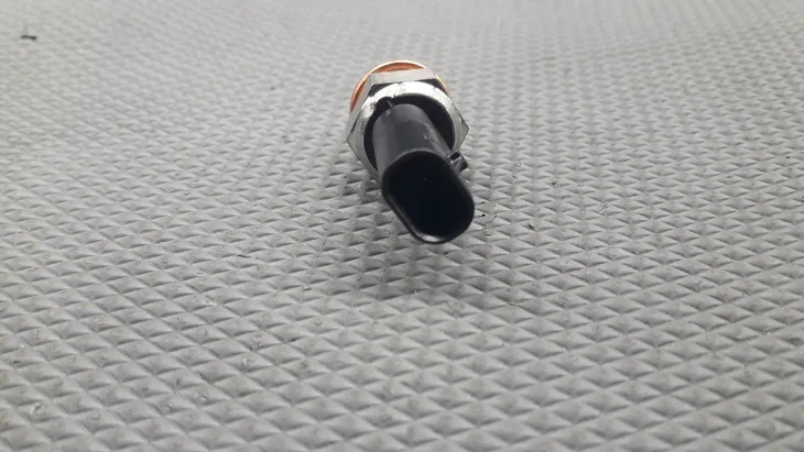 czujnik-temp-spalin-db-w205-16-18-mercedes-benz-a0009055502-typ-silnika-brak-informacji