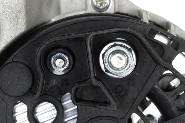 alternator-8el011-713-481-prad-ladowania-alternatora-90-a