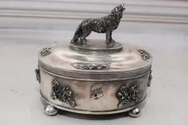 srebrna-mysliwska-cukiernica-wilk-carska-rosja-84-srebro-617g