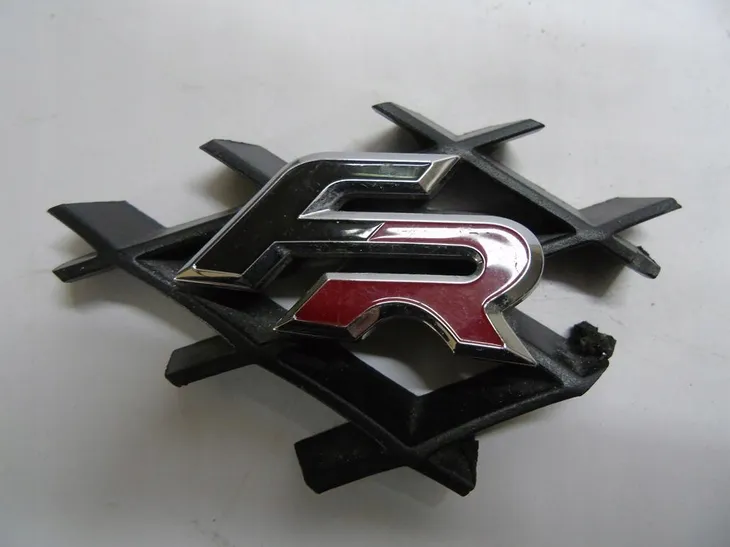 emblemat-seat-leon-13-napis-fr-vag-5f0853670ktp-waga-z-opakowaniem-0-1-kg