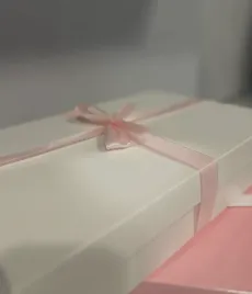 opakowanie-prezentowe-do-skladanych-zamowien-w-sklepie-pudelka-kokarda