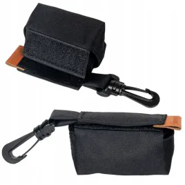 czarny-dozownik-woreczkow-etui-na-kupoworki-woreczki-odchody-kupy-ukory