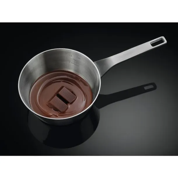 plyta-indukcyjna-electrolux-eiv63440bs-wykonanie-plyty-szklo-ceramiczne