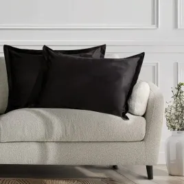 zestaw-2-poszewek-welwetowych-z-falbana-side-50x70-czarna-ameliahome