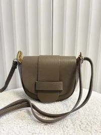 laura-biaggi-mala-torebka-listonoszka-skorzana-taupe-z-klapka