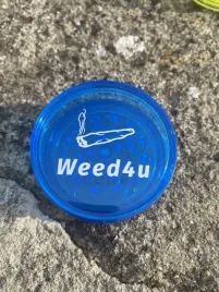 mlynek-do-suszu-weed4u-plastikowy-niebieski-63mm