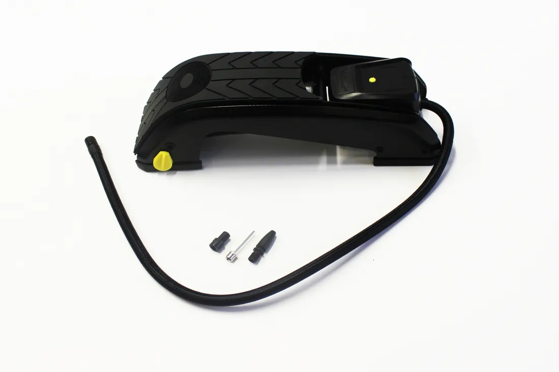 michelin-pompka-nozna-do-kol-samochodowa-rowerow-cyfrowy-manometr